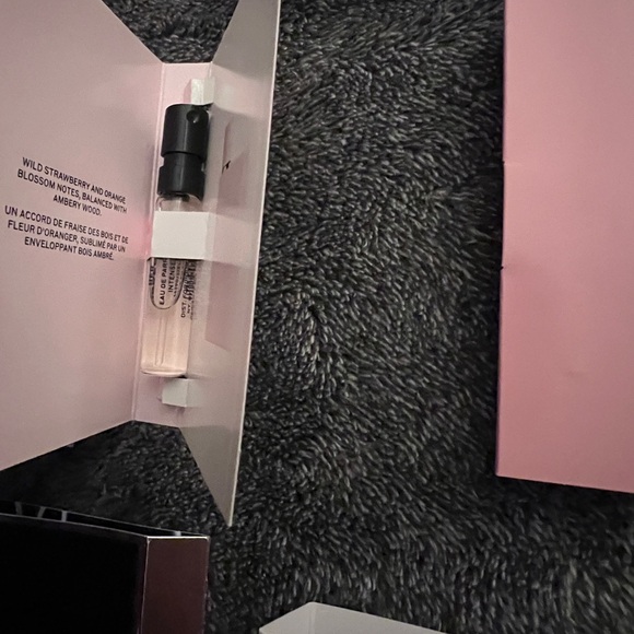 Women’s Assorted Fragran ce Sample Set - Picture 4 of 5